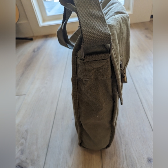 GUESS Green Mossy Canvas Army Crossbody - Picture 3 of 3